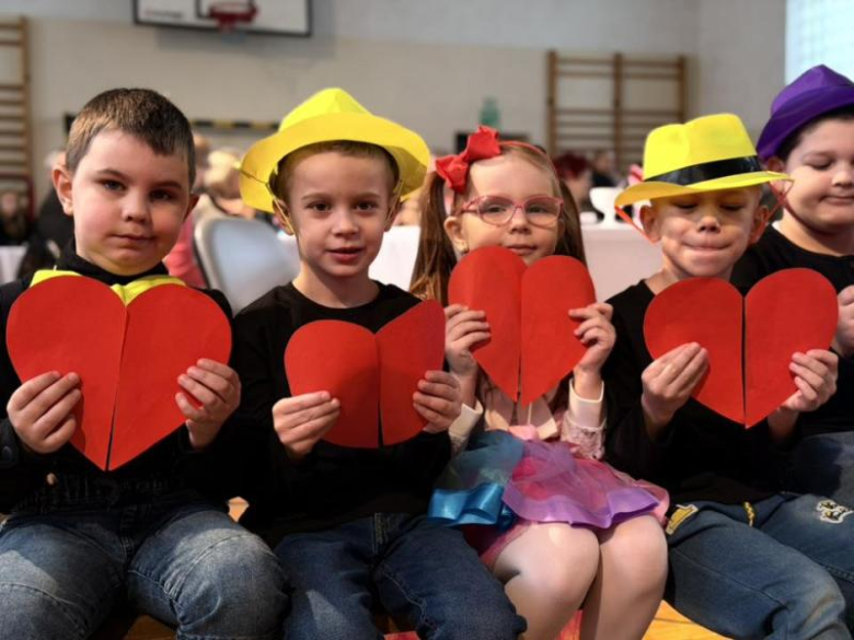 Dzień Babci i Dziadka w Zespole Szkół i Przedszkoli w Niedźwiedziu [foto]