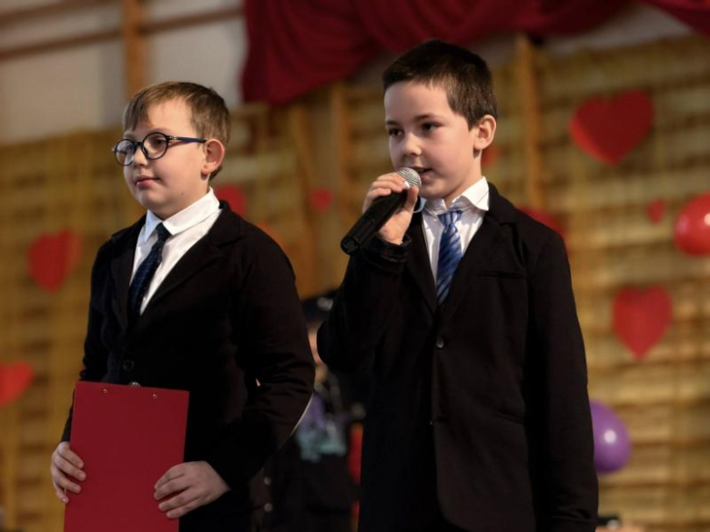 Dzień Babci i Dziadka w Zespole Szkół i Przedszkoli w Niedźwiedziu [foto]