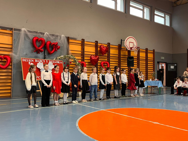 Dzień Babci i Dziadka w Szkole Podstawowej w Henrykowie 
