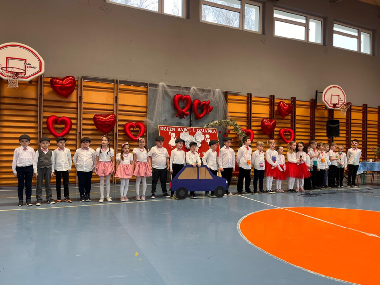 Dzień Babci i Dziadka w Szkole Podstawowej w Henrykowie 