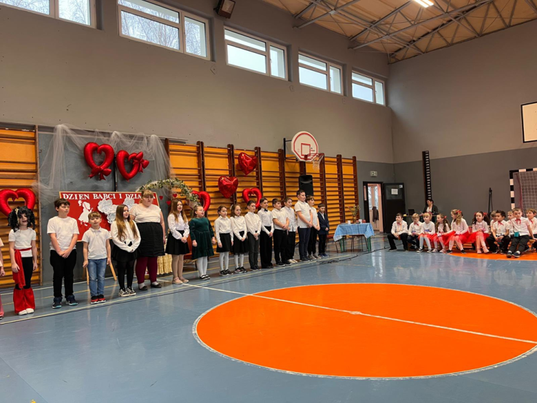 Dzień Babci i Dziadka w Szkole Podstawowej w Henrykowie 