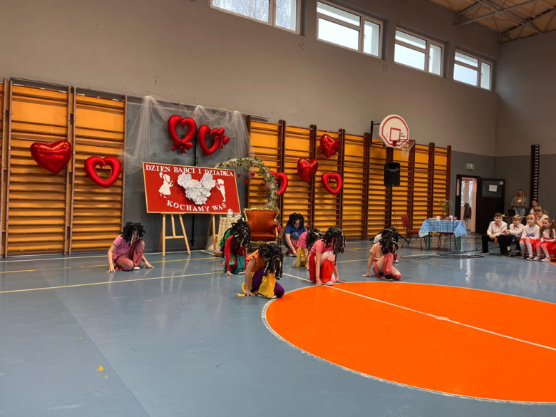 Dzień Babci i Dziadka w Szkole Podstawowej w Henrykowie 