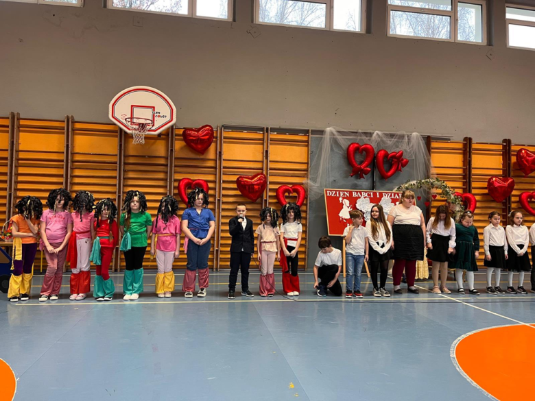 Dzień Babci i Dziadka w Szkole Podstawowej w Henrykowie 