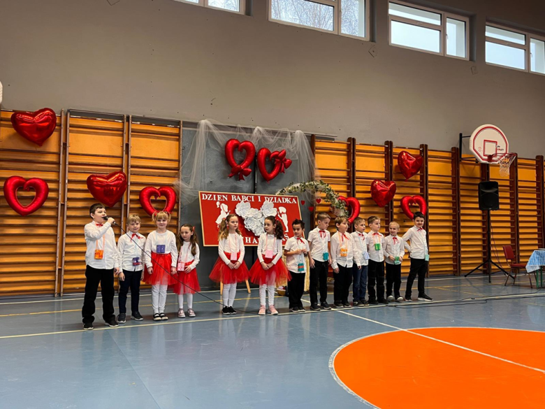 Dzień Babci i Dziadka w Szkole Podstawowej w Henrykowie 