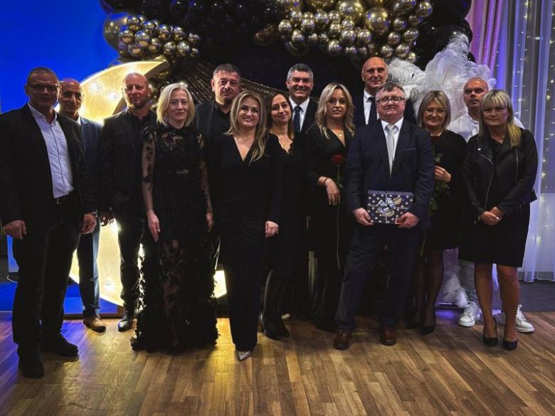 Maturzyści z „Wrocławskiej” bawili się na studniówce [foto]