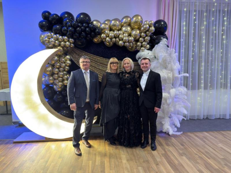 Maturzyści z „Wrocławskiej” bawili się na studniówce [foto]