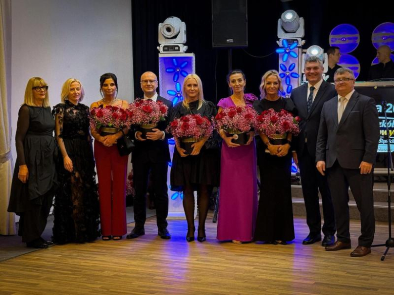 Maturzyści z „Wrocławskiej” bawili się na studniówce [foto]