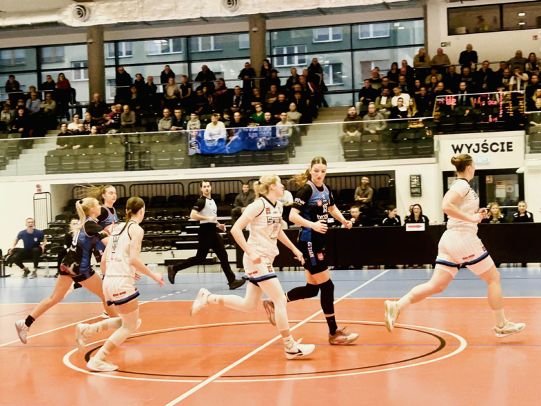 Walentynkowe spotkanie Sparta Ziębice – Brother MUKS Poznań w koszykówce kobiet