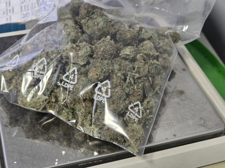 	Ponad kilogram narkotyków w domu 28-latka. Mieszkaniec powiatu ząbkowickiego trafił do aresztu