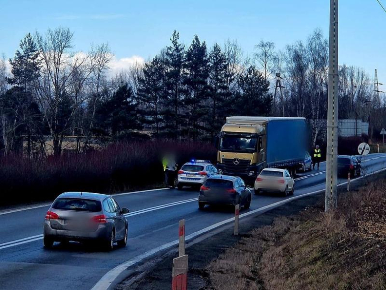 Utrudnienia w ruchu na krajowej ósemce. Zderzenie dwóch samochodów ciężarowych