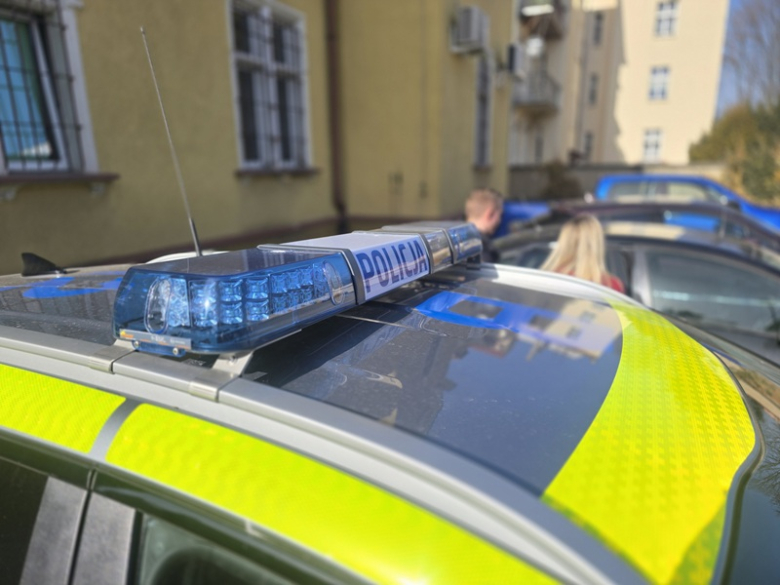 Prawie dwa promile i dwoje dzieci w aucie. Nietrzeźwa 36-latka zatrzymana po reakcji świadka