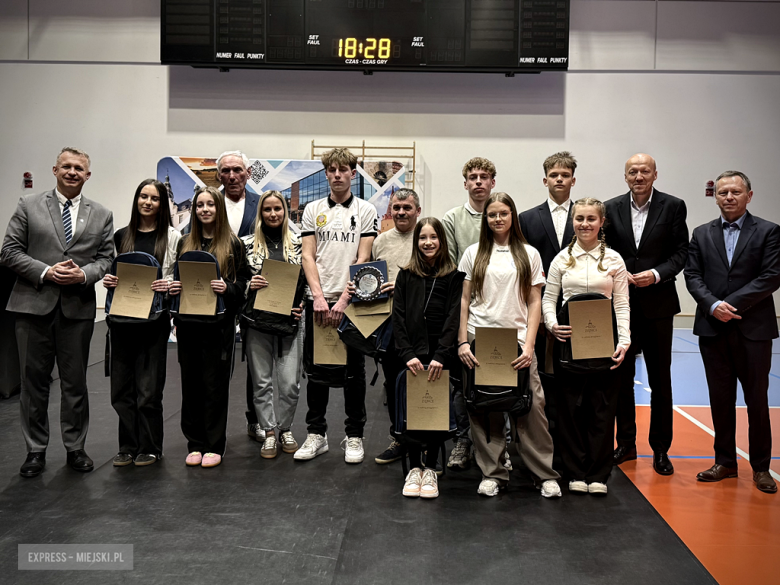 Gminna Gala Sportu w Ziębicach. Wręczono nagrody dla sportowców, drużyn, działaczy i trenerów