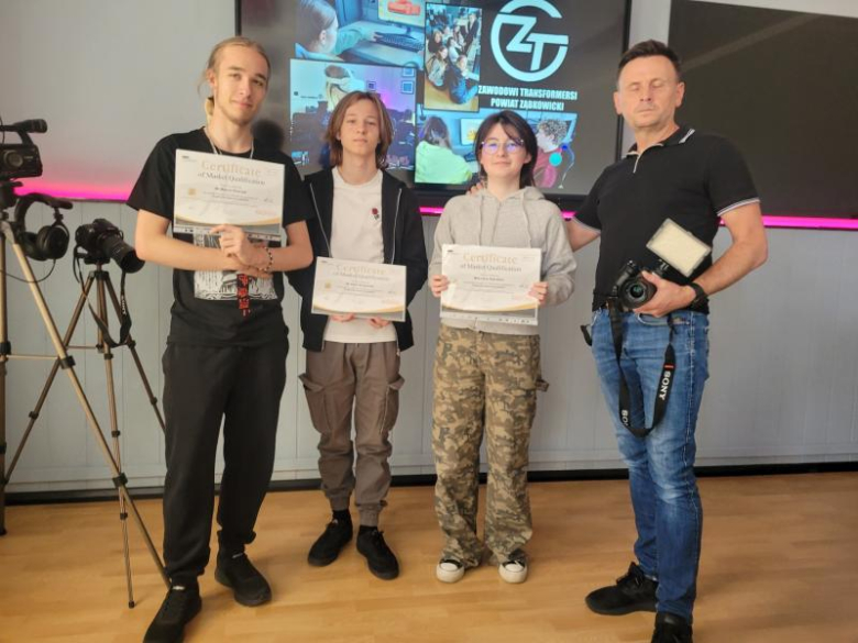 „Zawodowi transformersi” w powiecie ząbkowickim. Nauczyciele i uczniowie zdobywają nowe kwalifikacje