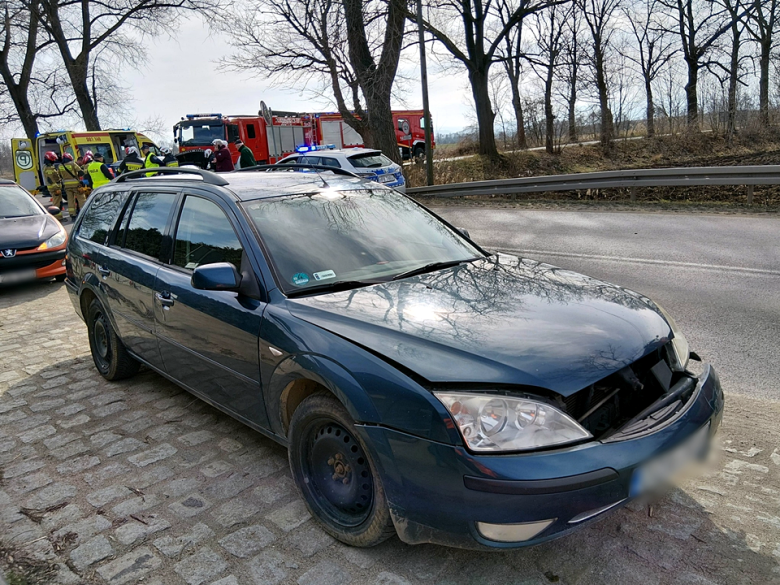 	Zderzenie dwóch osobówek na skrzyżowaniu w Strąkowej