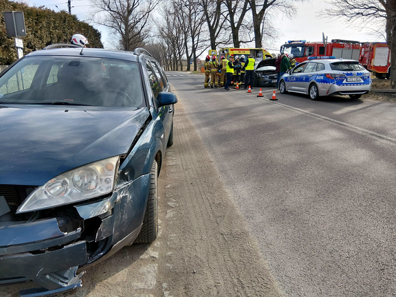 	Zderzenie dwóch osobówek na skrzyżowaniu w Strąkowej