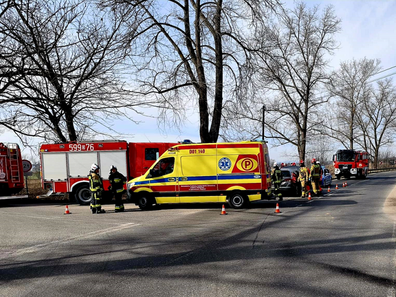 	Zderzenie dwóch osobówek na skrzyżowaniu w Strąkowej