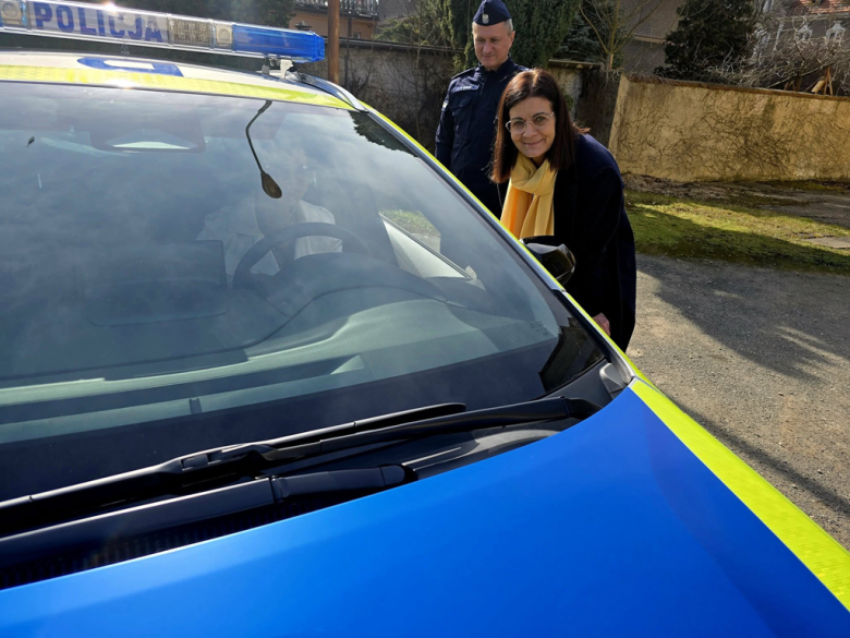 Nowe radiowozy wyjadą na drogi powiatu ząbkowickiego. Wspólny zakup policji i samorządów