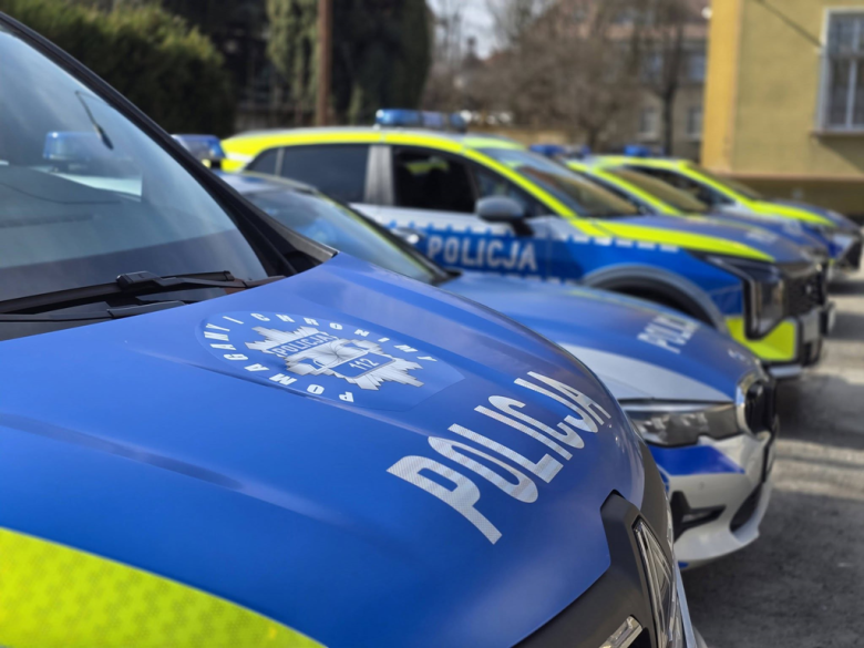 Nowe radiowozy wyjadą na drogi powiatu ząbkowickiego. Wspólny zakup policji i samorządów