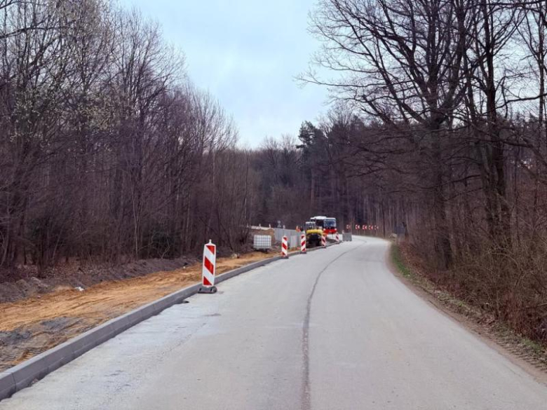 Nowa ścieżka rowerowa coraz bliżej! Inwestycja między Jaworkiem a Sieroszowem nabiera tempa