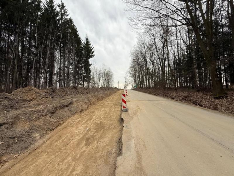 Nowa ścieżka rowerowa coraz bliżej! Inwestycja między Jaworkiem a Sieroszowem nabiera tempa