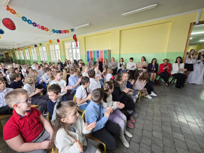 Wielkanocne przedstawienie uczniów Szkoły Podstawowej w Złotym Stoku