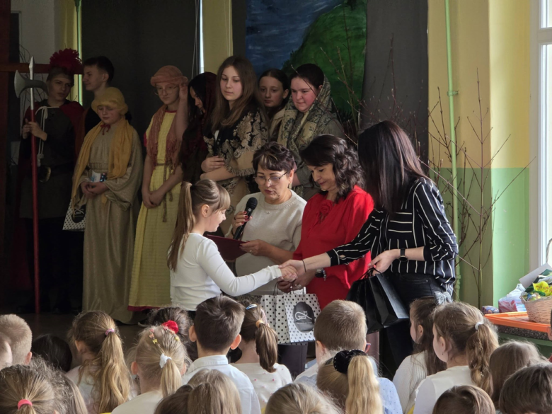 Wielkanocne przedstawienie uczniów Szkoły Podstawowej w Złotym Stoku