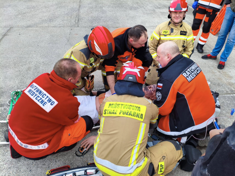 Wspólne ćwiczenia ratowników medycznych i strażaków w Ząbkowicach Śląskich
