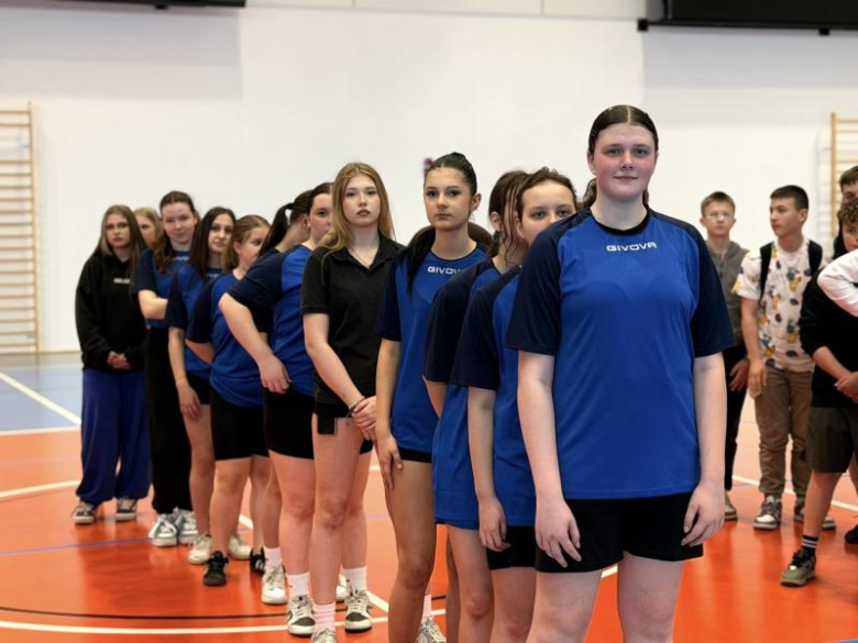 Finał powiatowy w piłce ręcznej w Ziębicach. Gospodynie i gospodarze najlepsi