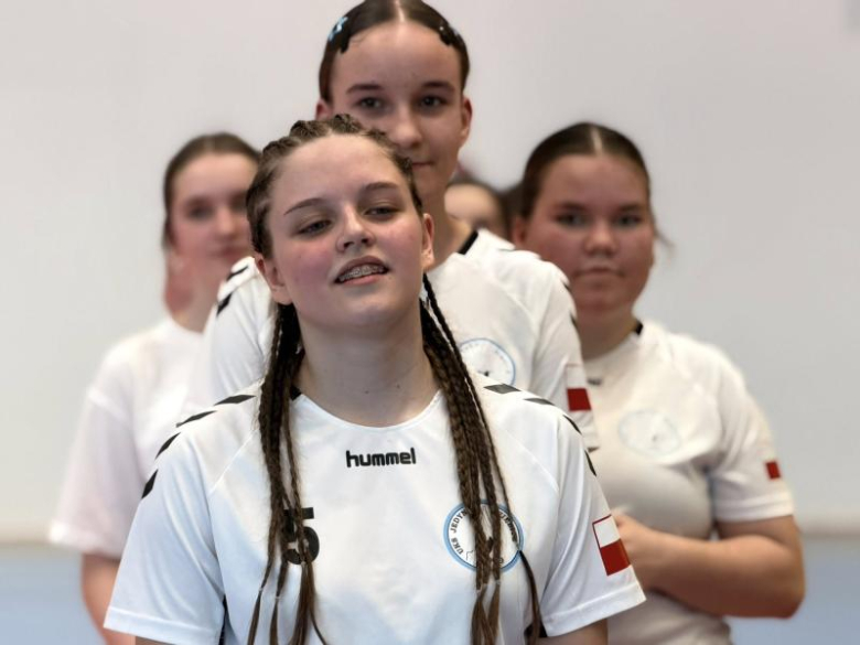 Finał powiatowy w piłce ręcznej w Ziębicach. Gospodynie i gospodarze najlepsi