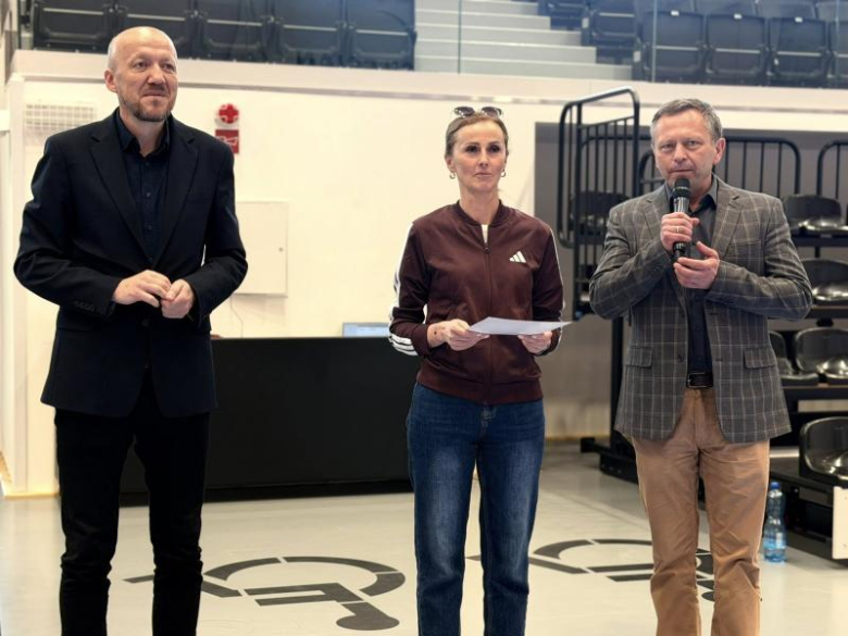 Finał powiatowy w piłce ręcznej w Ziębicach. Gospodynie i gospodarze najlepsi