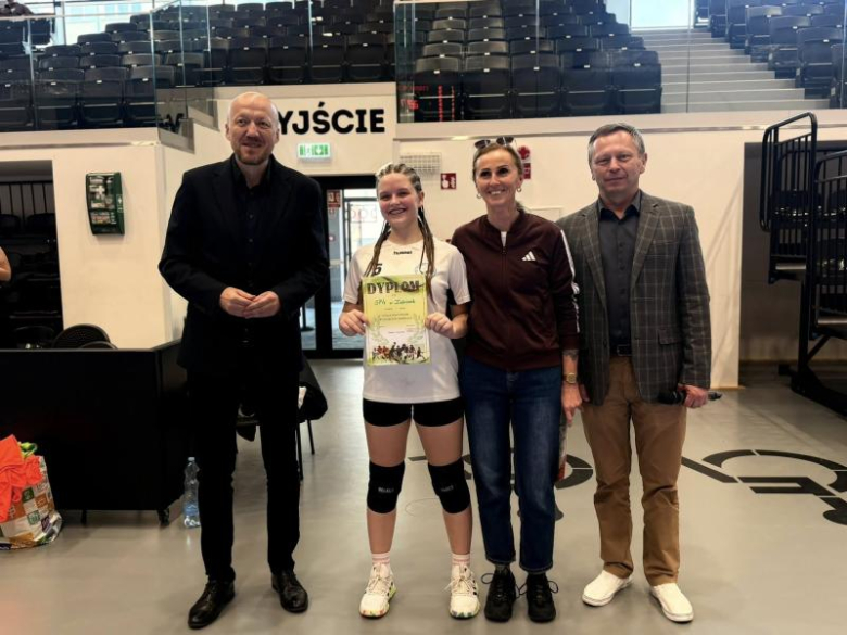 Finał powiatowy w piłce ręcznej w Ziębicach. Gospodynie i gospodarze najlepsi