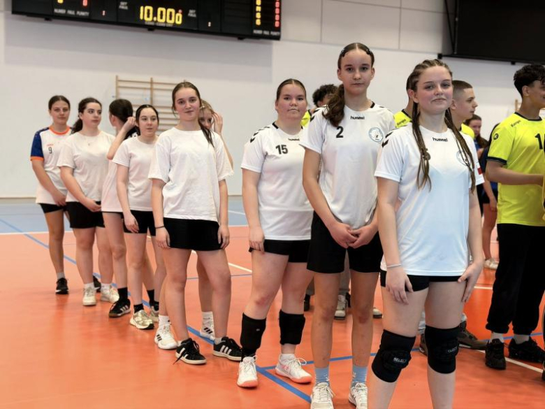 Finał powiatowy w piłce ręcznej w Ziębicach. Gospodynie i gospodarze najlepsi