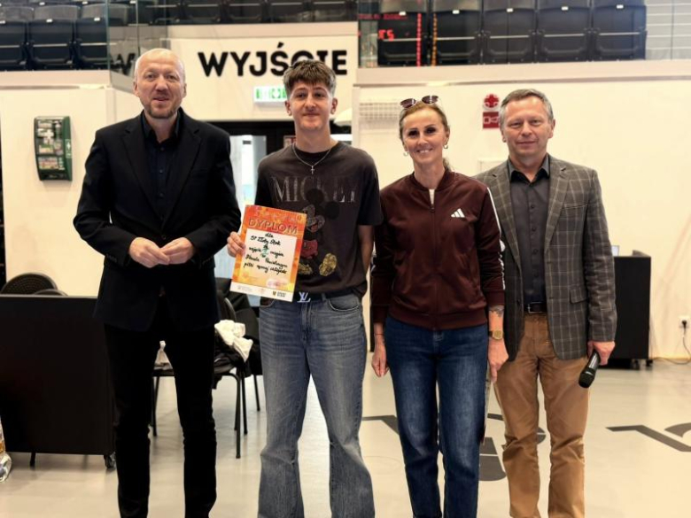 Finał powiatowy w piłce ręcznej w Ziębicach. Gospodynie i gospodarze najlepsi