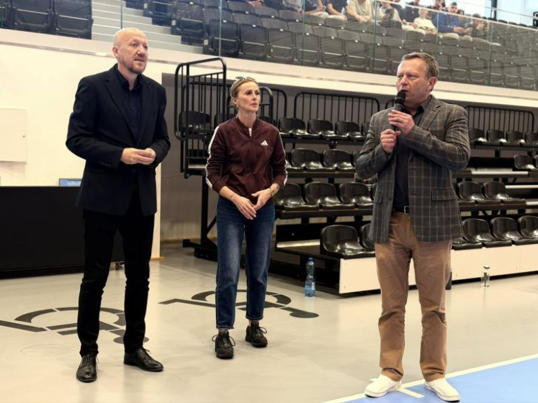 Finał powiatowy w piłce ręcznej w Ziębicach. Gospodynie i gospodarze najlepsi