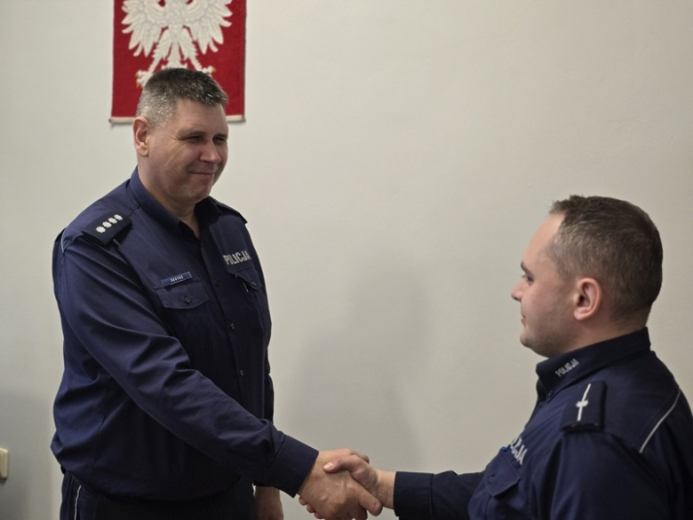 Nowe stopnie, nowe wyzwania. Trzech policjantów zasiliło korpus aspirantów