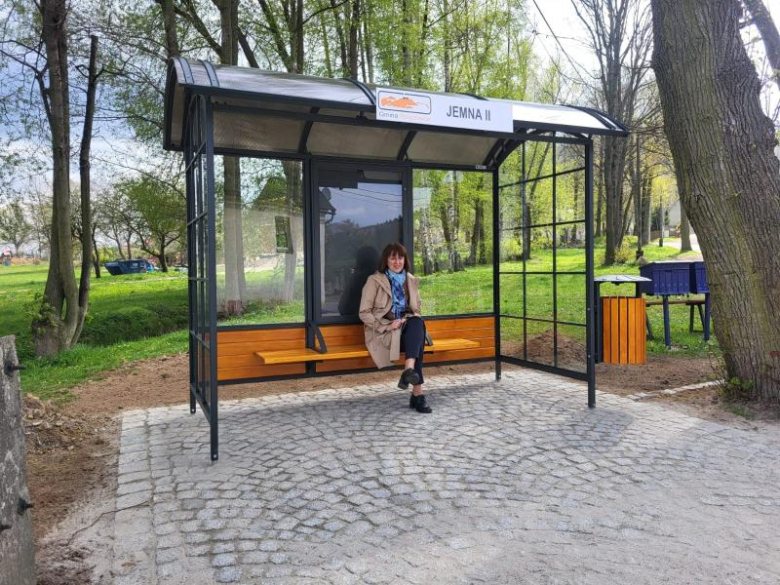 Nowe wiaty przystankowe już służą mieszkańcom gminy Stoszowice