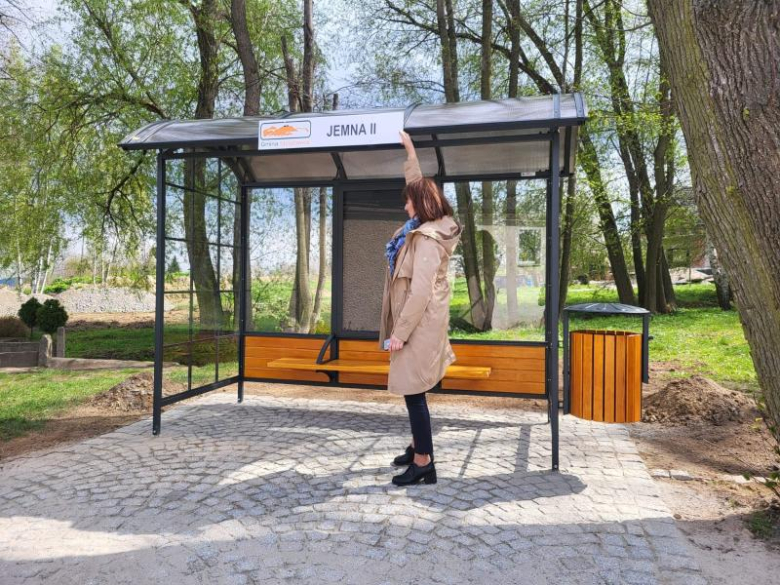 Nowe wiaty przystankowe już służą mieszkańcom gminy Stoszowice