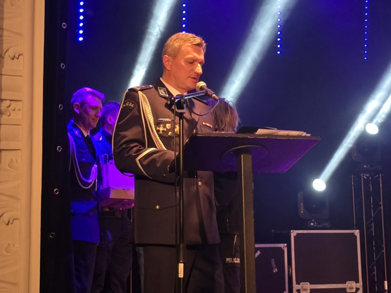 Czas na odważne wybory. Ząbkowiccy policjanci zapraszają maturzystów w swoje szeregi