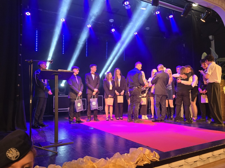 Czas na odważne wybory. Ząbkowiccy policjanci zapraszają maturzystów w swoje szeregi