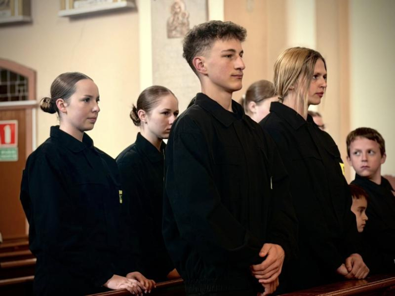 Wyraz jedności, tradycji i strażackiej służby. Uroczystość nadania sztandaru OSP Krzelków