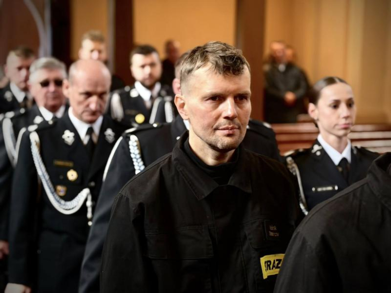 Wyraz jedności, tradycji i strażackiej służby. Uroczystość nadania sztandaru OSP Krzelków