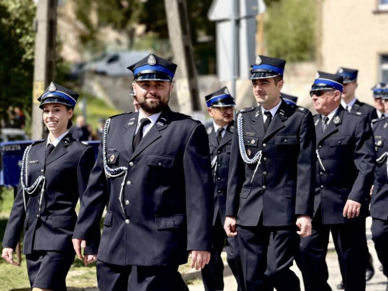 Wyraz jedności, tradycji i strażackiej służby. Uroczystość nadania sztandaru OSP Krzelków