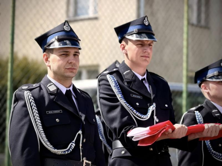 Wyraz jedności, tradycji i strażackiej służby. Uroczystość nadania sztandaru OSP Krzelków