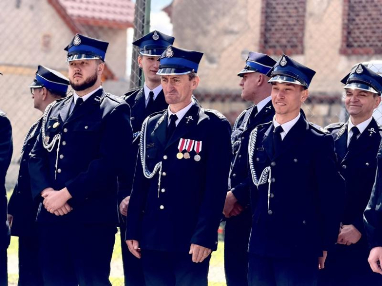 Wyraz jedności, tradycji i strażackiej służby. Uroczystość nadania sztandaru OSP Krzelków