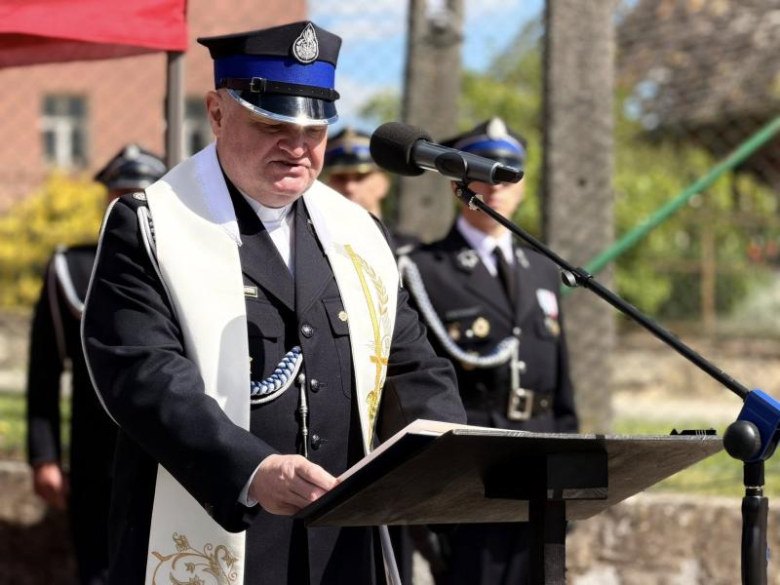 Wyraz jedności, tradycji i strażackiej służby. Uroczystość nadania sztandaru OSP Krzelków
