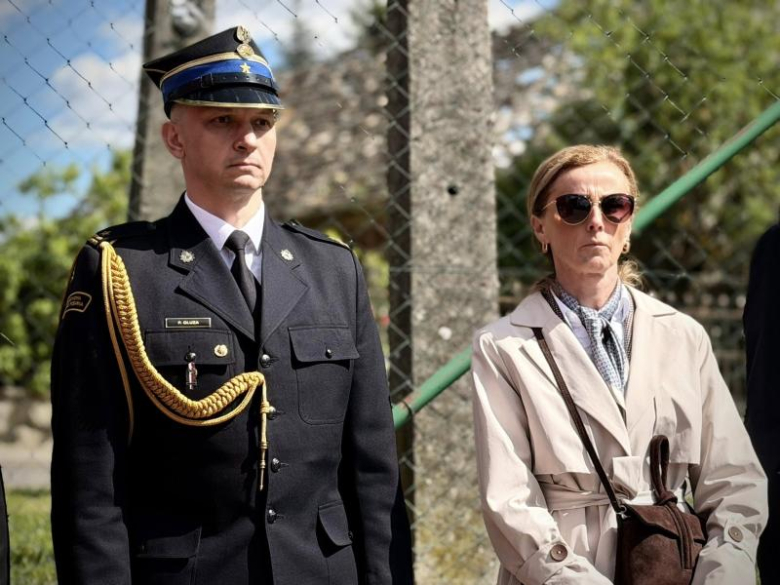 Wyraz jedności, tradycji i strażackiej służby. Uroczystość nadania sztandaru OSP Krzelków