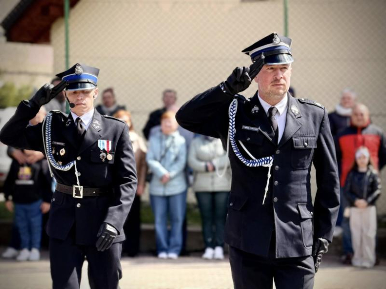 Wyraz jedności, tradycji i strażackiej służby. Uroczystość nadania sztandaru OSP Krzelków