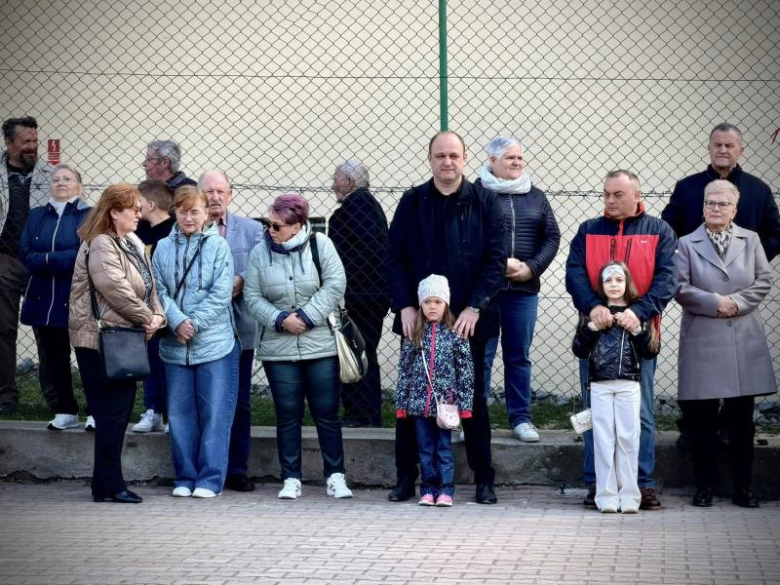 Wyraz jedności, tradycji i strażackiej służby. Uroczystość nadania sztandaru OSP Krzelków