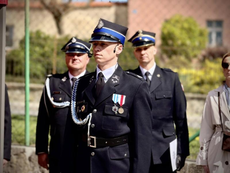 Wyraz jedności, tradycji i strażackiej służby. Uroczystość nadania sztandaru OSP Krzelków