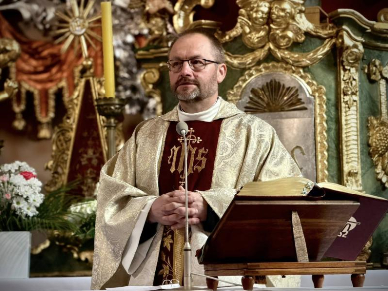 Wyraz jedności, tradycji i strażackiej służby. Uroczystość nadania sztandaru OSP Krzelków